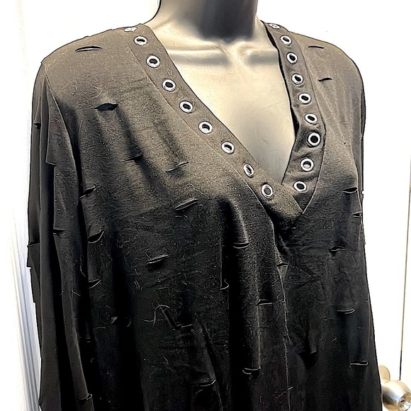 NWOT 💋 BLACK & SILVER RIVET EMBELLISHED V-NECK CUT-OUT GRUNGE PUNK TOP Women XXL - Picture 3 of 7